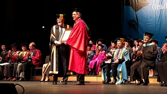 Дипломиране на студентите от международния факултет на Sheffield University