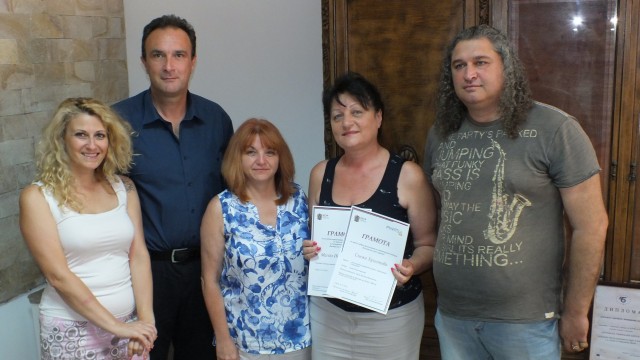 ВУЗФ и фондация „Правител“ наградиха последния участник в конкурса „Бъдеще на лист хартия“