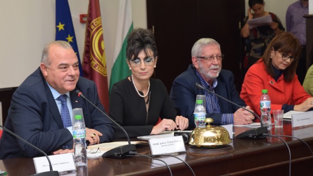 13-та международна конференция на младите учени на тема "ИКОНОМИКАТА НА БЪЛГАРИЯ И ЕВРОПЕЙСКИЯ СЪЮЗ В ГЛОБАЛНИЯ СВЯТ"