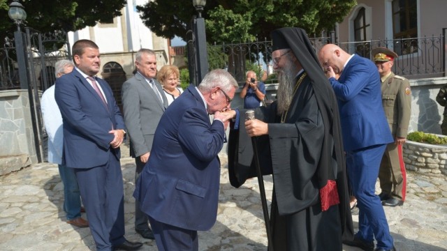 Ректорът на ВУЗФ, доц. д-р Григорий Вазов, присъства на празника по случай 15 години от възстановяването на община Сопот