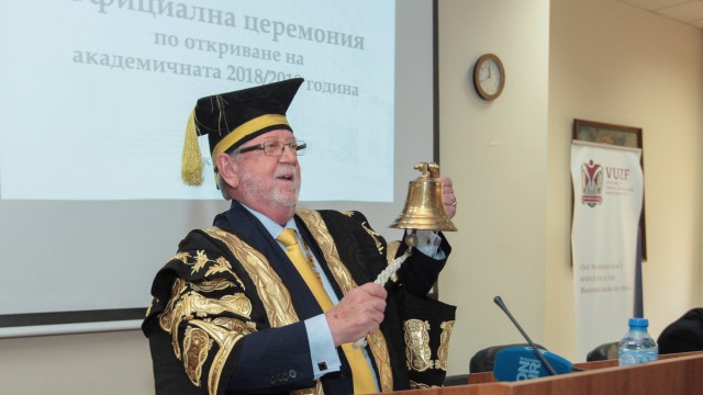 Доц. д-р Григорий Вазов към студентите: Не се лутайте между много мечти, фокусирайте се върху една