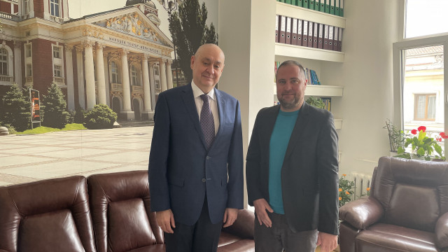 ВУЗФ и Институт по публична администрация подписаха договор за сътрудничество