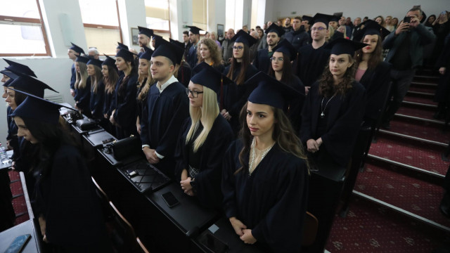 С тържествена церемония ВУЗФ изпрати випуск 2022