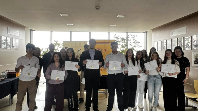 ученици_конференция