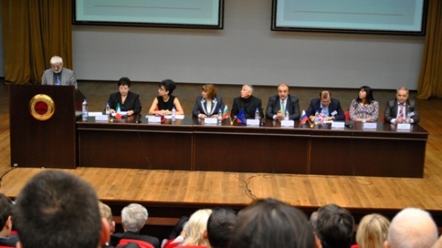 Силно участие на преподаватели от  ВУЗФ  на юбилейната конференция в  УНСС